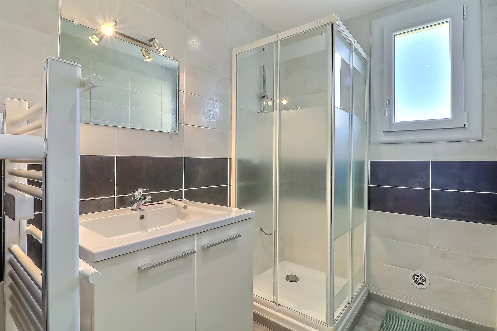 salle de bain douche appartement suzanne 5