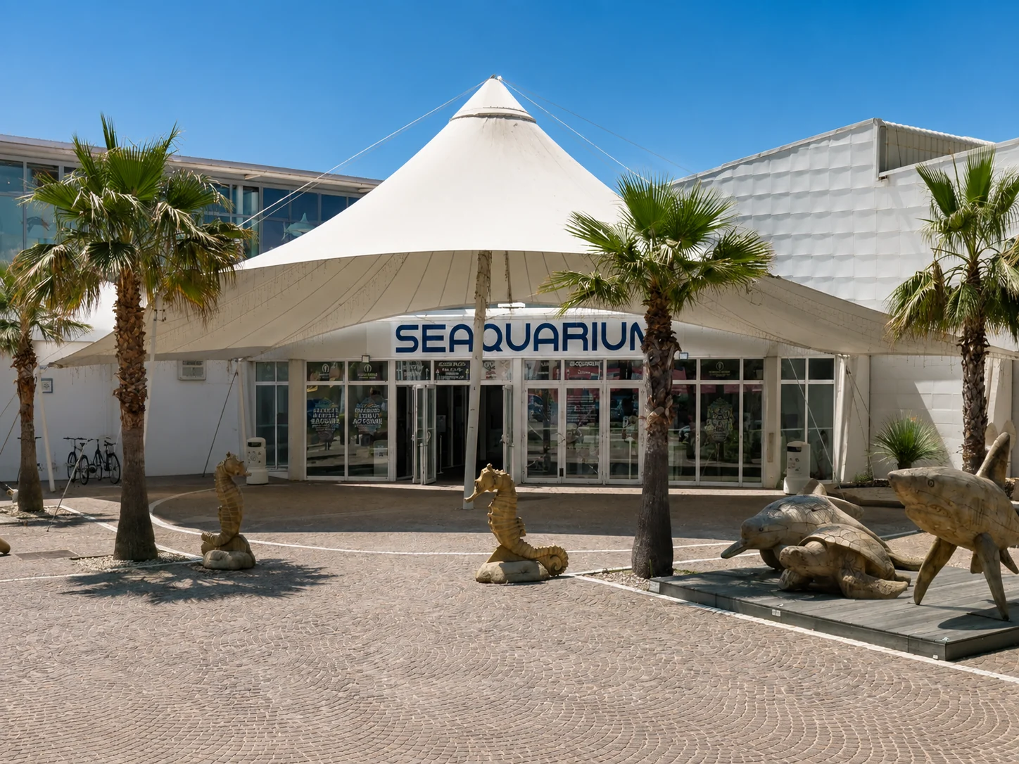 La façade du Seaquarium du Grau-du-Roi