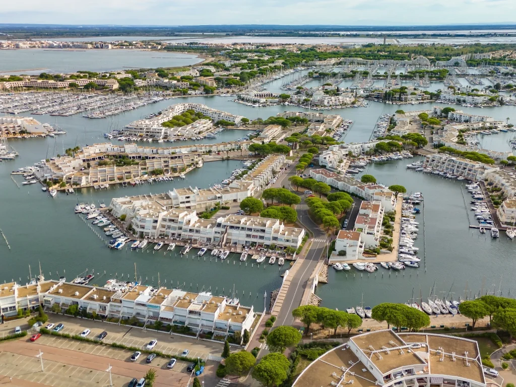vue aerienne port camargue le grau du roi